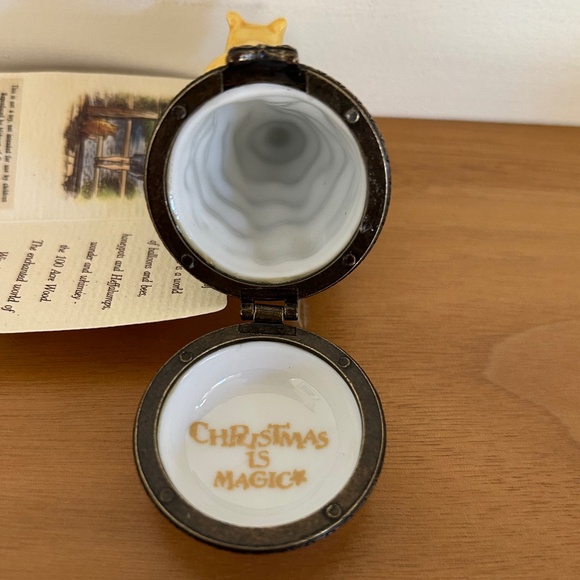 Classic Pooh Midwest of Cannon Falls Porcelain Hinged Box - Picture 8 of 10